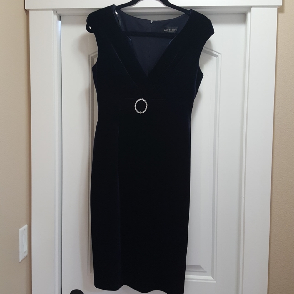 Deep V, crushed velvet, dark navy dress